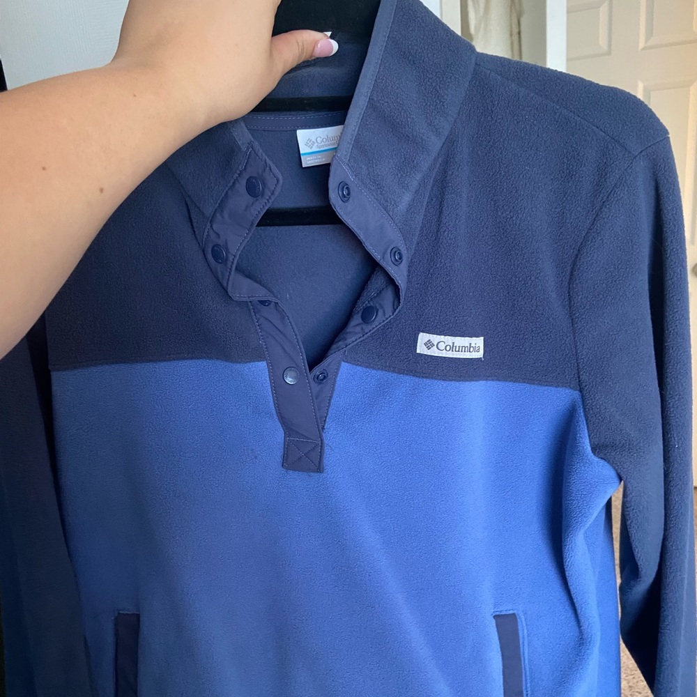 Women’s Columbia button up sweater